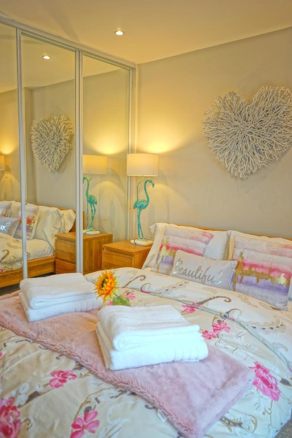Soak Up The Light At A Soothing, Stylish Apartment In Swansea Marina Dış mekan fotoğraf