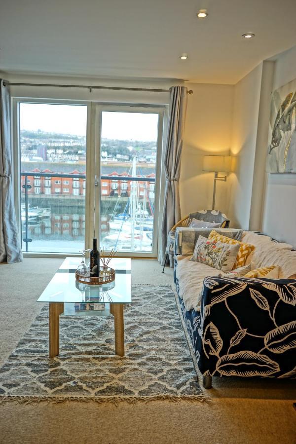Soak Up The Light At A Soothing, Stylish Apartment In Swansea Marina Dış mekan fotoğraf