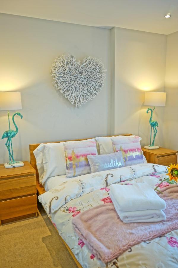 Soak Up The Light At A Soothing, Stylish Apartment In Swansea Marina Dış mekan fotoğraf