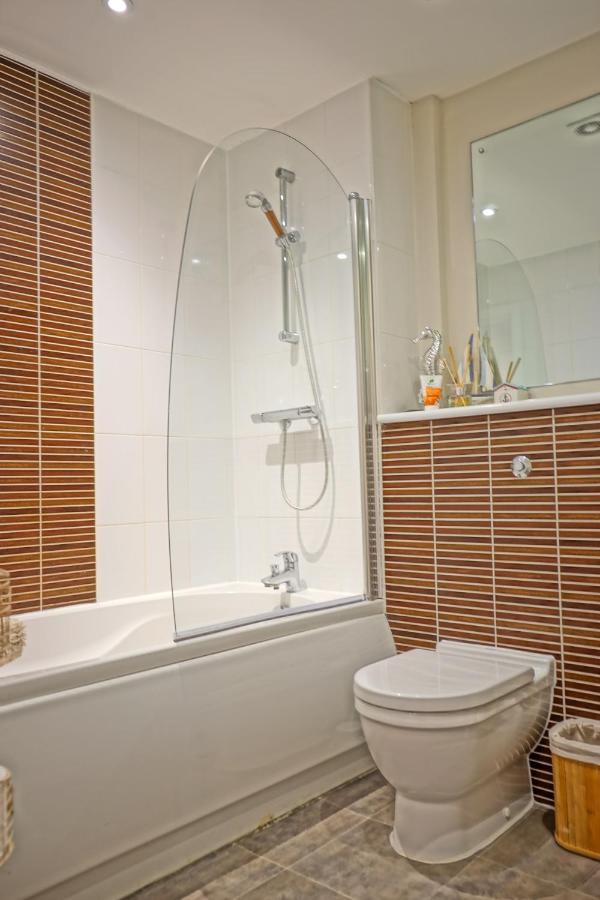 Soak Up The Light At A Soothing, Stylish Apartment In Swansea Marina Dış mekan fotoğraf