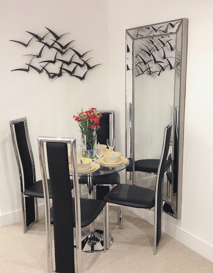 Soak Up The Light At A Soothing, Stylish Apartment In Swansea Marina Dış mekan fotoğraf