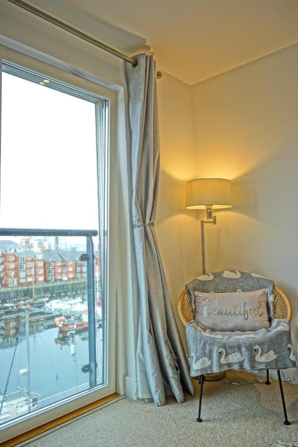 Soak Up The Light At A Soothing, Stylish Apartment In Swansea Marina Dış mekan fotoğraf