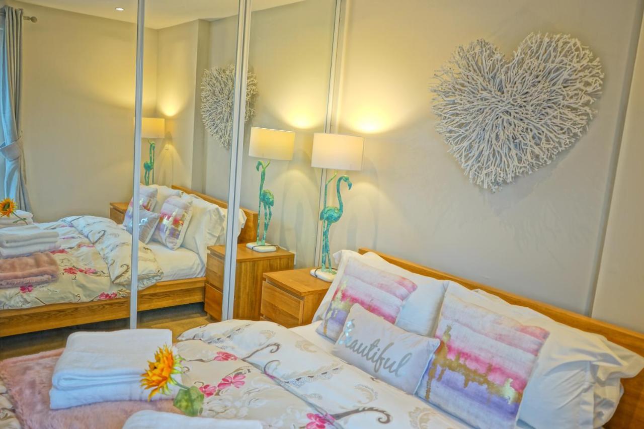 Soak Up The Light At A Soothing, Stylish Apartment In Swansea Marina Dış mekan fotoğraf