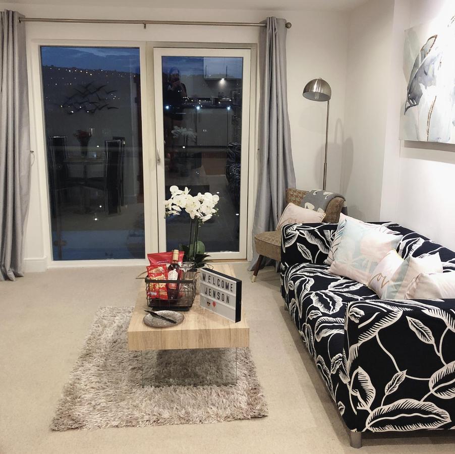 Soak Up The Light At A Soothing, Stylish Apartment In Swansea Marina Dış mekan fotoğraf
