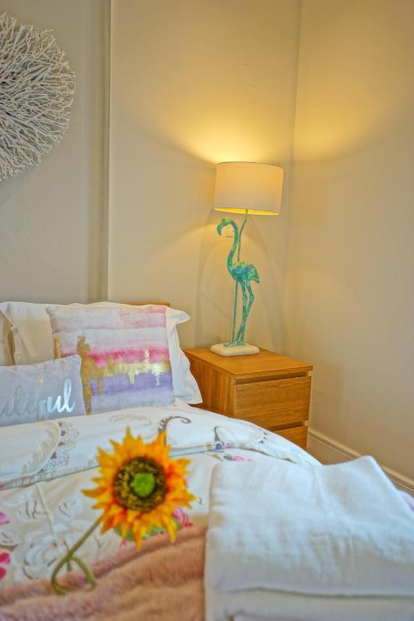 Soak Up The Light At A Soothing, Stylish Apartment In Swansea Marina Dış mekan fotoğraf