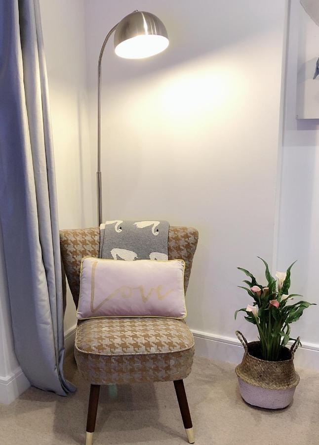 Soak Up The Light At A Soothing, Stylish Apartment In Swansea Marina Dış mekan fotoğraf