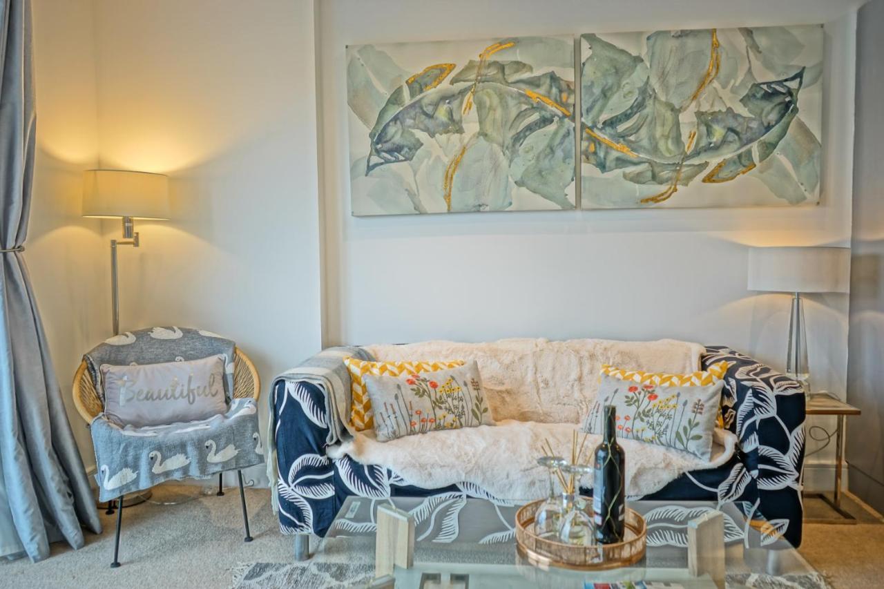 Soak Up The Light At A Soothing, Stylish Apartment In Swansea Marina Dış mekan fotoğraf