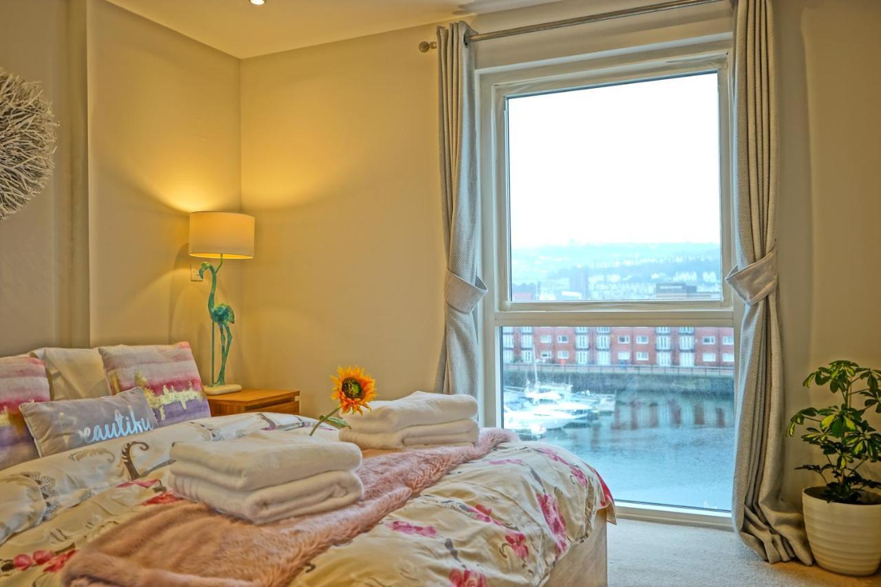 Soak Up The Light At A Soothing, Stylish Apartment In Swansea Marina Dış mekan fotoğraf