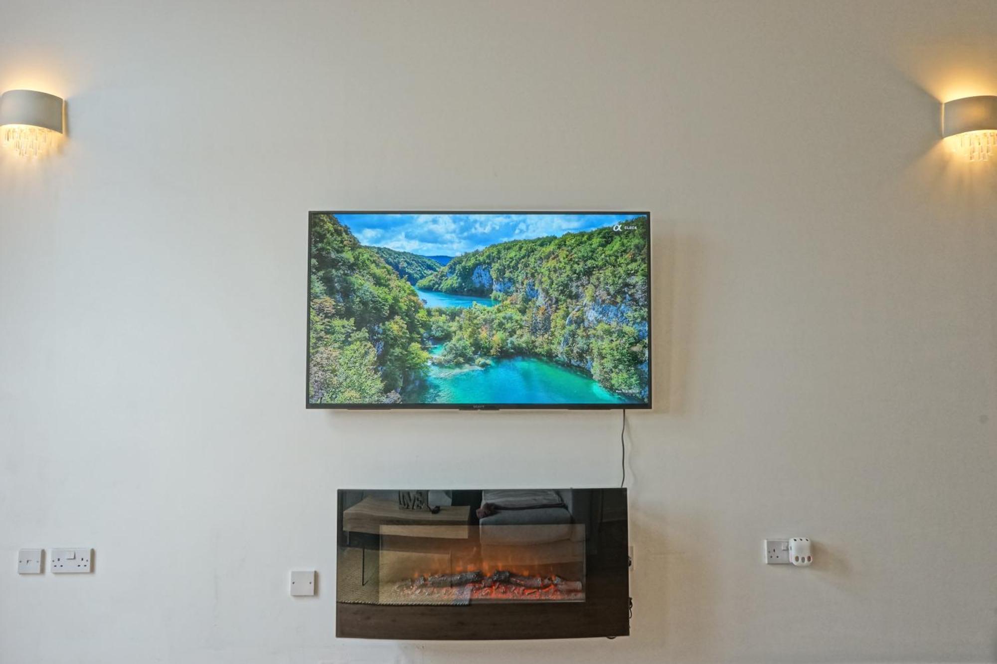 Soak Up The Light At A Soothing, Stylish Apartment In Swansea Marina Dış mekan fotoğraf