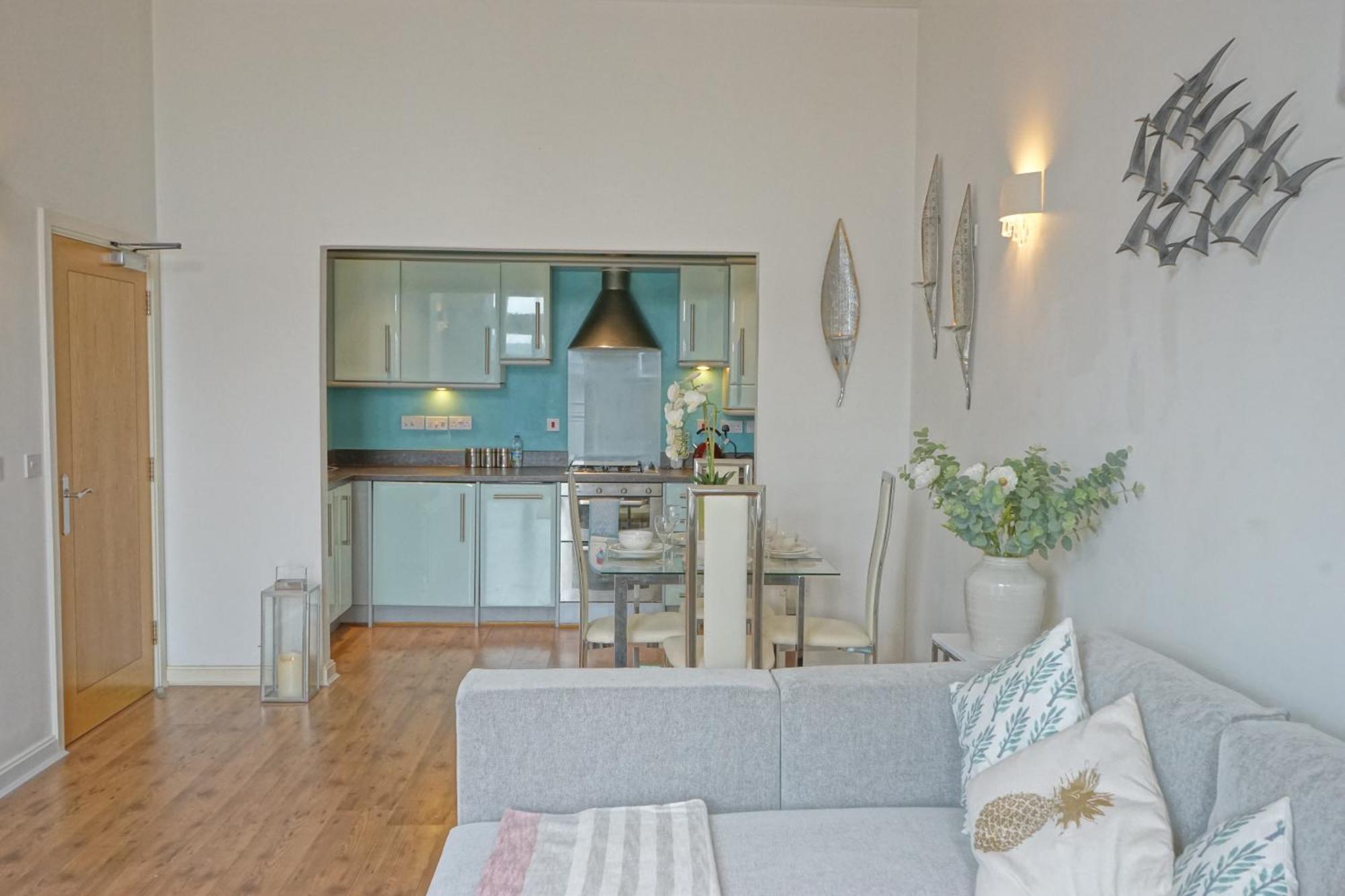 Soak Up The Light At A Soothing, Stylish Apartment In Swansea Marina Dış mekan fotoğraf