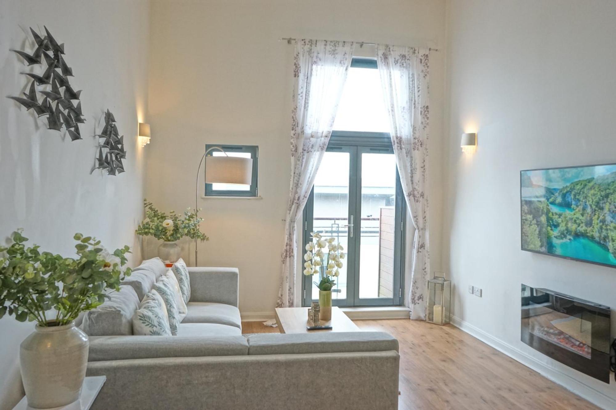Soak Up The Light At A Soothing, Stylish Apartment In Swansea Marina Dış mekan fotoğraf