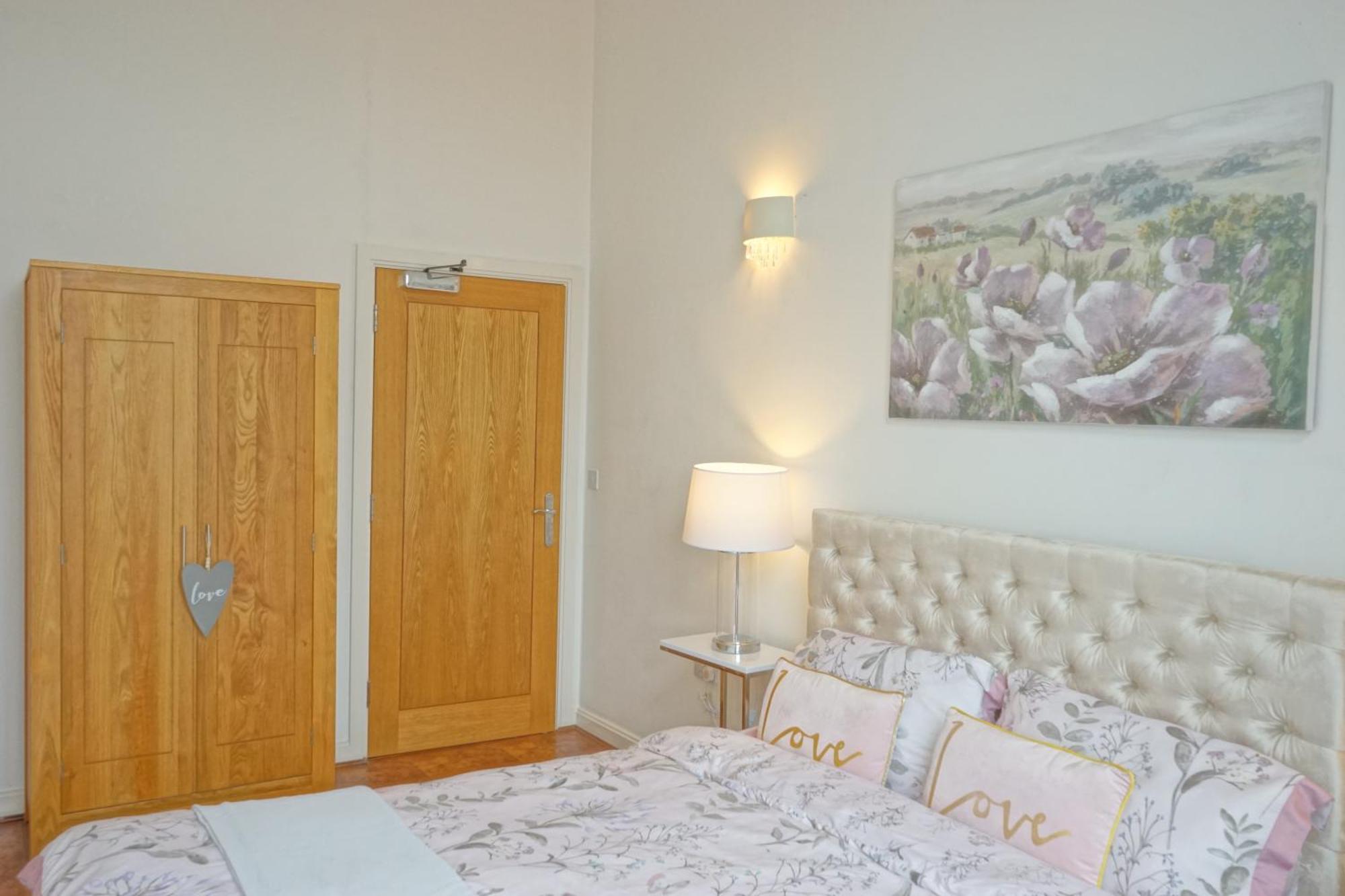 Soak Up The Light At A Soothing, Stylish Apartment In Swansea Marina Dış mekan fotoğraf