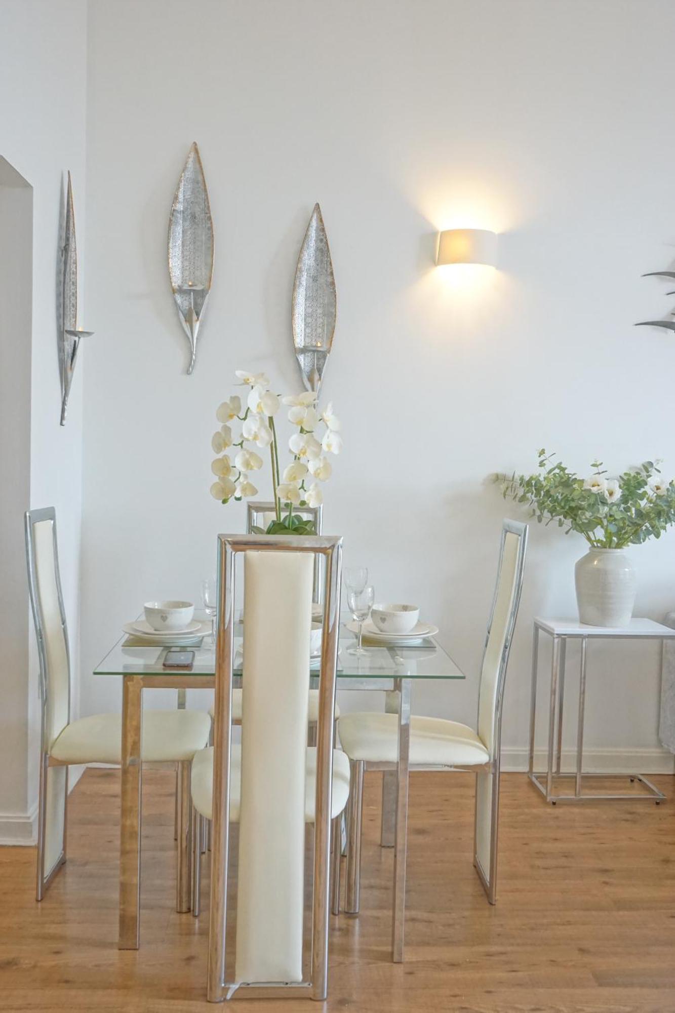 Soak Up The Light At A Soothing, Stylish Apartment In Swansea Marina Dış mekan fotoğraf